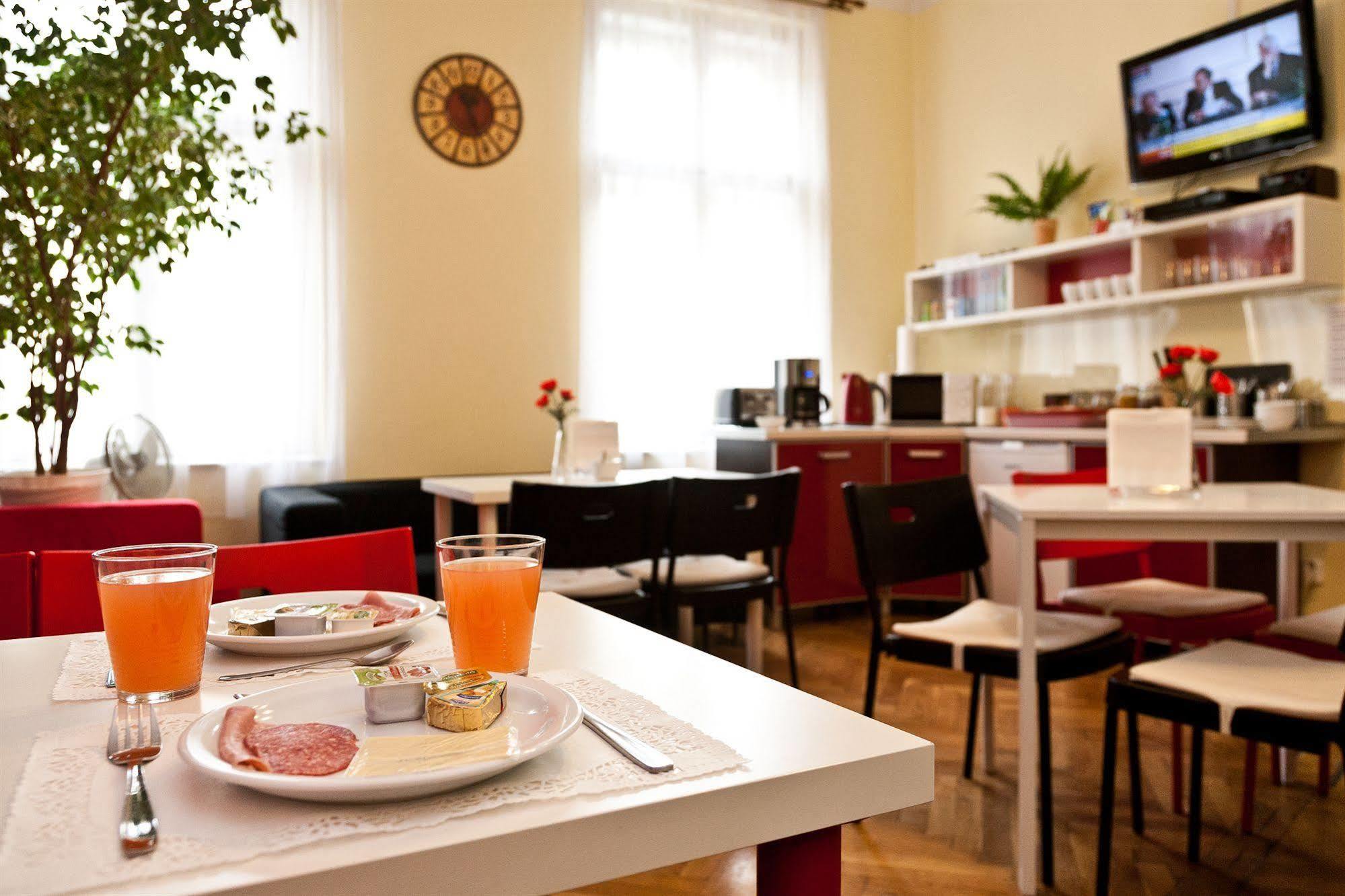 Enigma Hostel Krakau Buitenkant foto
